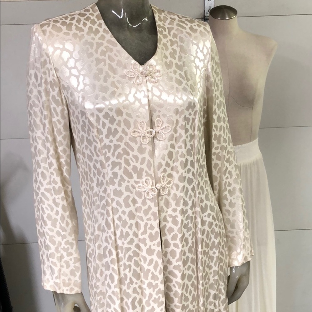 R&M Richards Beautiful overlay coat